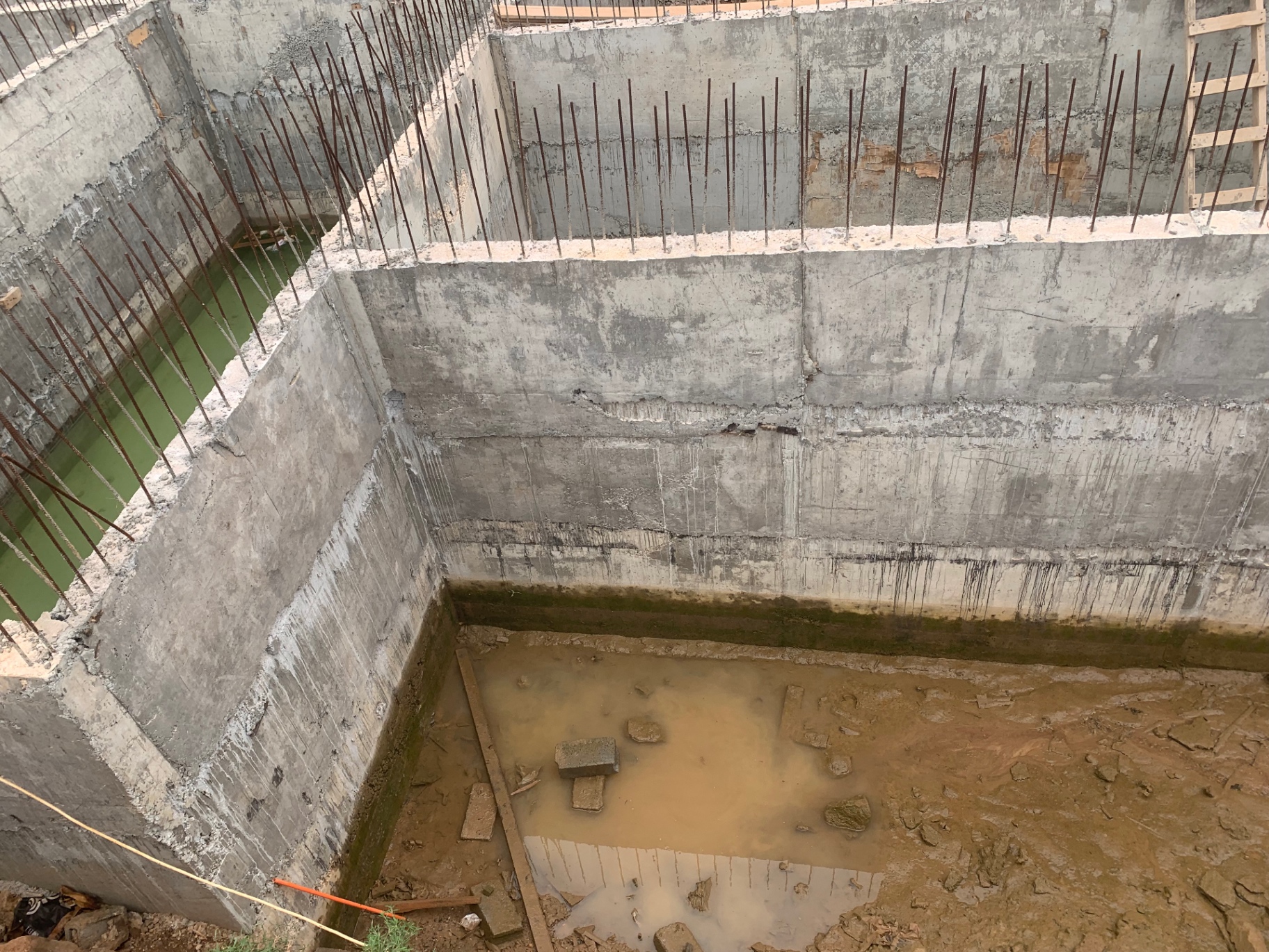 Reinforced concrete basement structure prepared for waterproofing